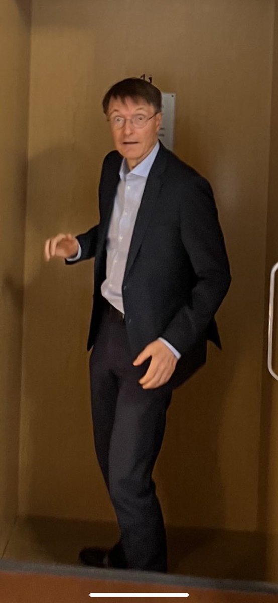 Wie <a href="/Karl_Lauterbach/">Prof. Karl Lauterbach</a> (der Apothekentod) schaut, wenn er eine Apotheke besuchen würde um zu schauen was wir wirklich leisten müssen um die Ignoranz seiner Vorgänger und ihm aufzufangen.
#Apotheken #Arzneimittelknappheit