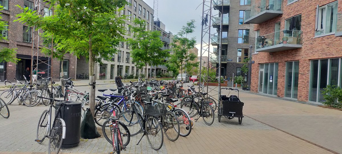 Just a normal scene from an average housing estate in Copenhagen
If this were England there would be cars on every inch of paved surface