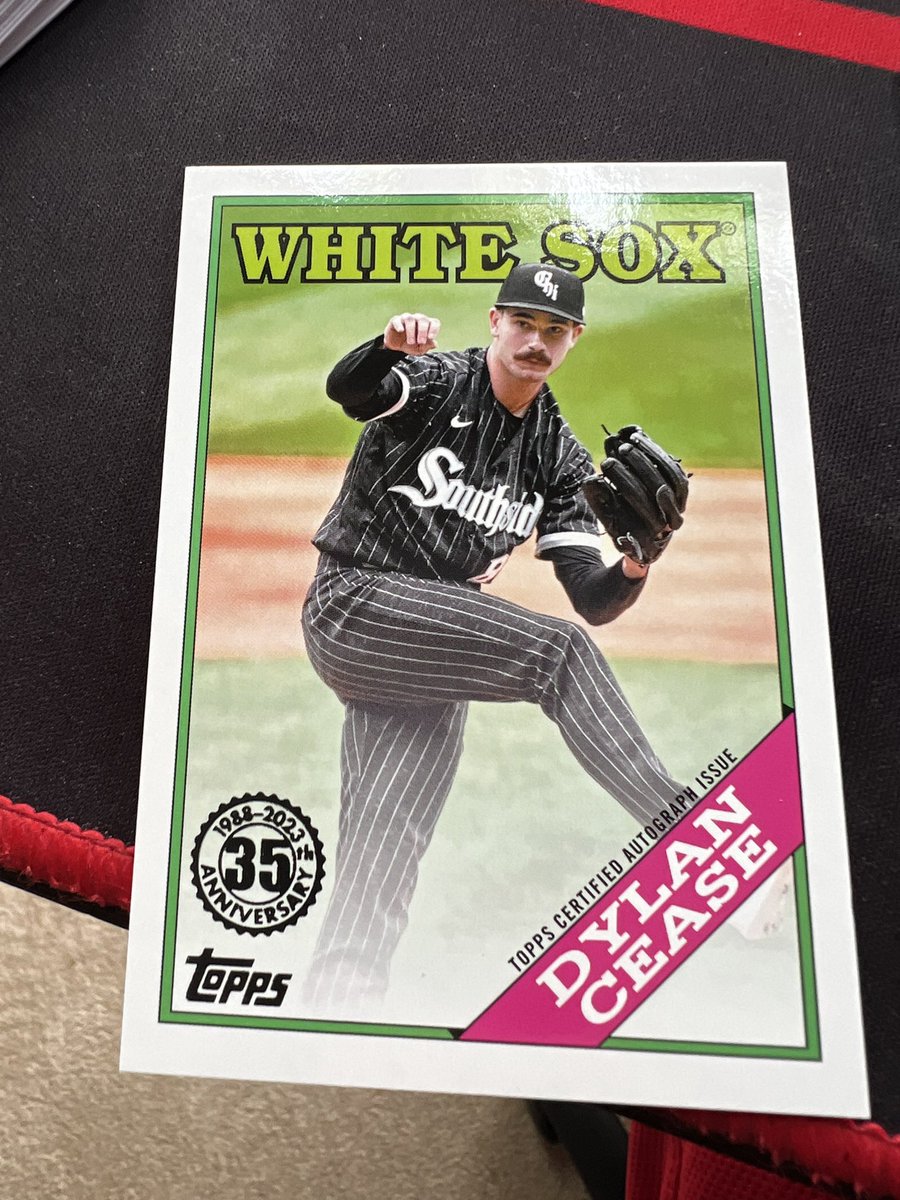 Rspoon32's tweet photo. @Fanatics Hopefully it’s actually signed unlike this one https://t.co/RicttpHNbN