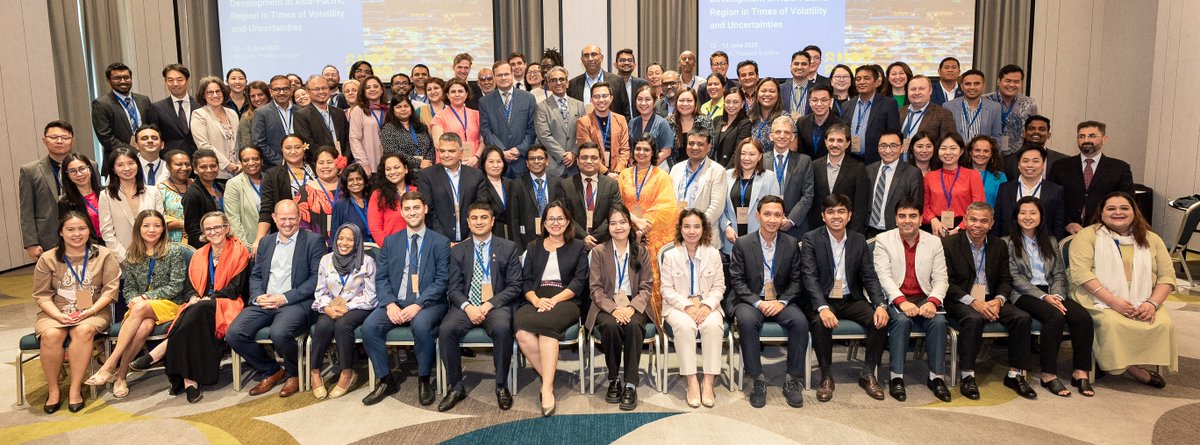 UNDP_SDGFinance's tweet photo. #SDGFinanceAcademy wrapped up #sdgfinanceweek #Bangkok today.
Participants learned how #SustainableFinance drives UNDP #SignatureSolutions through financial instruments that put #people and the #planet on par with #profits
For global #finance that leaves no one behind #sdgs https://t.co/dXzWoWWVNq