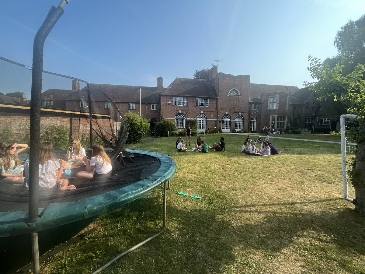 saintmonicas's tweet photo. Pool party has started well, bbq seems popular! #flexifriday https://t.co/RQH3anGRvC
