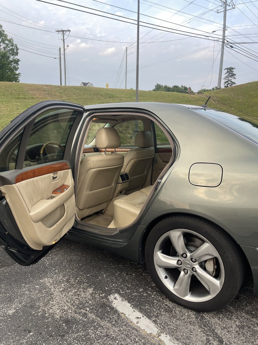 LEP_VIP's tweet image. I’m gonna miss this thing, it’s been a great daily to drive really fucking fast on the interstate to work in every day, but it’s time to save some money on gas.