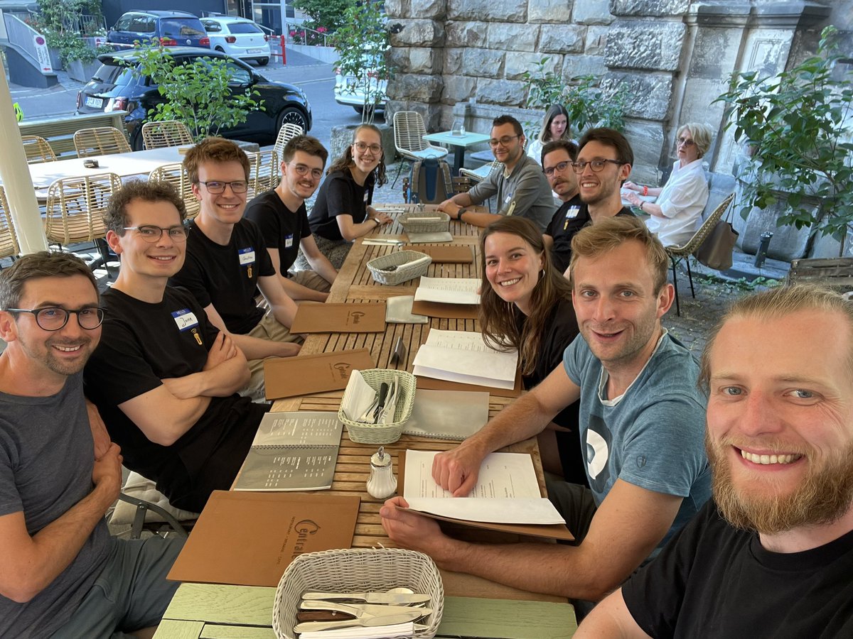 Tag 1 #SchwabenPOCUS: Nach langer Vorbereitung geht‘s endlich los! 🚀 Ein paar einführende Worte, bevor nun der gesellige Teil des Abends beginnt. <a href="/HappyPwave/">TINOlizumab</a> <a href="/SLSaenger/">Sophie Sänger</a> <a href="/OpticusN/">NOpticusII</a> <a href="/GERpocus/">Felix Lorang DFTT</a> <a href="/RGirshausen/">Robert Girshausen</a> <a href="/eppler_fabian/">Fabian Eppler</a> <a href="/harrykn16/">Harry Kn</a> <a href="/navid_zd/">Navid Azad</a> <a href="/jotpehweich/">Jan Philipp</a> <a href="/ChristofFehrle/">christof Fehrle</a> <a href="/alex_k1708/">Alex</a>