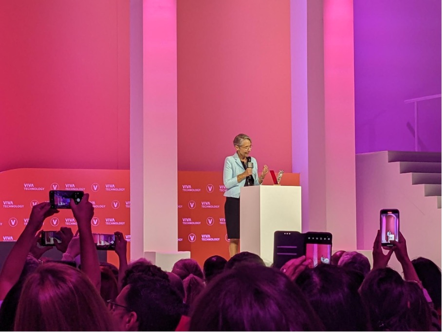 👩🏽‍💻🎓 Faciliter l’intégration des jeunes femmes dans les filières du #numérique ? 👉C’est l’ambition du programme #TechPourToutes présenté cet après-midi par <a href="/Elisabeth_Borne/">Élisabeth BORNE</a> au salon #VivaTech et porté par <a href="/inria_fondation/">Fondation Inria</a>