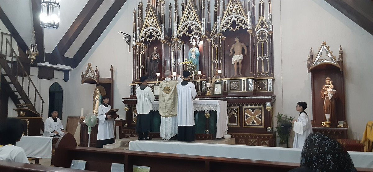BimbyMacbs's tweet photo. Solemnity Of Sacred Heart Of Jesus
Traditional Latin Mass & Benediction
#WeeklyConfession #SacredHeart #SSPX https://t.co/DAlAtPg4Vw