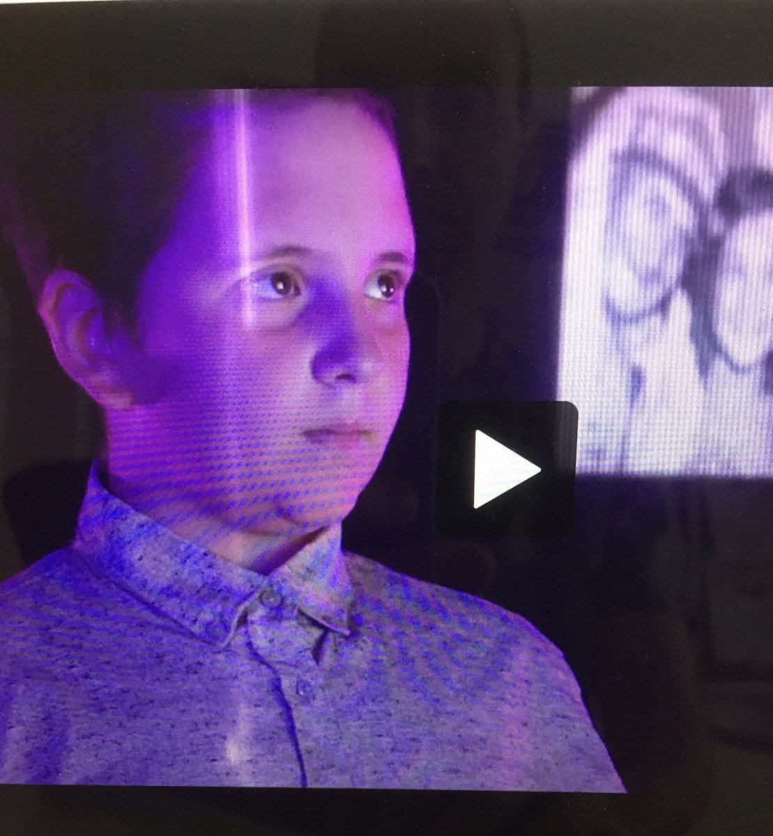 MrPoutineMPB's tweet image. Nous avons une vedette YouTube dans notre classe. Le Canada par millions (vidéo) est disponible à visionner aujourd’hui. J’ai eu son autographe aussi! @MPaulBaxterOCSB