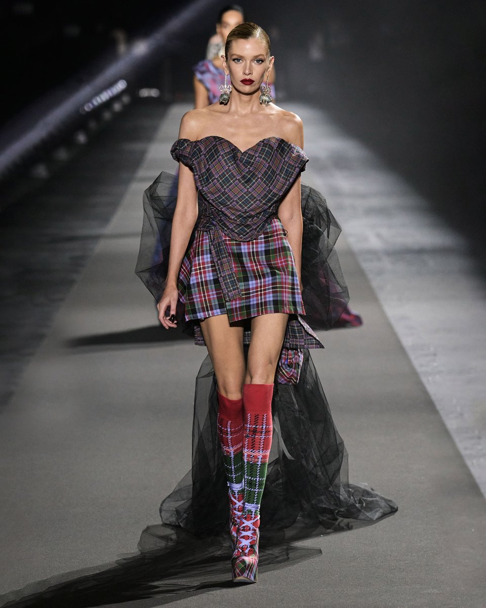 Vivienne Westwood on X: Stella Maxwell walked the #RunwayIcons show in a  look inspired by the Vivienne Westwood archive. This featured the iconic  Sunday corset, Meghan kilt, Elevated Ghillie platform shoes and