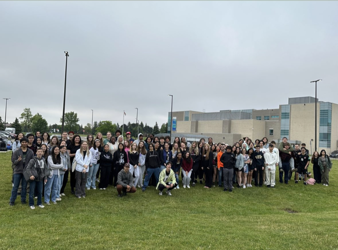 Our #Classof2023 enjoying their Sunrise Retreat at 7:30am this morning☀️