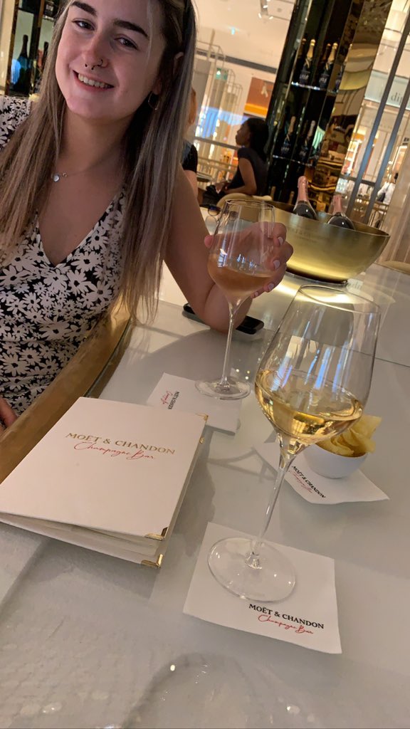 Me and michelle just spent €90 on 4 glasses of champagne in the Moet & Chandon bar in harrods and yano what I don’t regret it whatsoever, sitting among posh cunts in a Dundalk jersey and a pair of 95’s sippin champagne