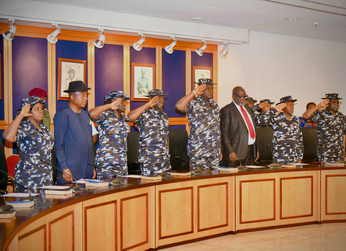 a_meshach's tweet image. #SIMFubara

H.E. Sir Siminalayi Fubara, GSSRS, today received the new Rivers State Commissioner of Police, Mr. Polycap Emeka Nwonyi, and his team on a visit. 
@officialABAT
@SimFubaraKSC
@IjereDynasty @BBCBreaking