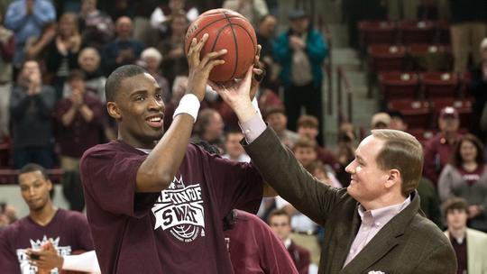 Joel Coleman (@joeltcoleman) on Twitter photo Another fun Dear Ol’ State podcast today! <a href="/loganlowery/">Logan Lowery</a> & I have a good chat with <a href="/HailStateMBK/">Mississippi State Men's Basketball</a> great and NCAA all-time leading shot blocker <a href="/RealSwat32/">jarvis varnado</a>. Listen…
Apple: podcasts.apple.com/us/podcast/hai…
Spotify: open.spotify.com/episode/2gRNun…
Web: hailstate.com/podcasts/dear-… Another fun Dear Ol’ State podcast today! <a href="/loganlowery/">Logan Lowery</a> & I have a good chat with <a href="/HailStateMBK/">Mississippi State Men's Basketball</a> great and NCAA all-time leading shot blocker <a href="/RealSwat32/">jarvis varnado</a>. Listen…
Apple: podcasts.apple.com/us/podcast/hai…
Spotify: open.spotify.com/episode/2gRNun…
Web: hailstate.com/podcasts/dear-…