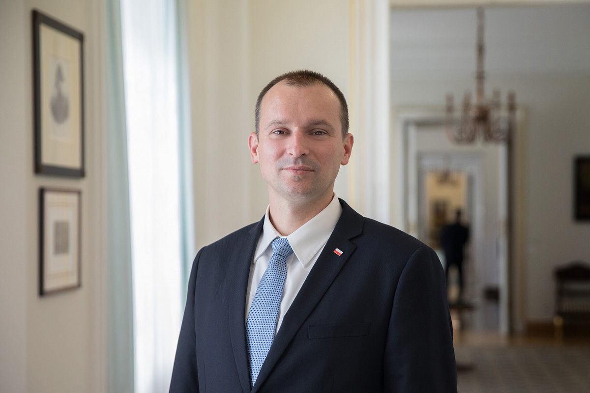 FNNGAlliance's tweet photo. MT @cga_acg: 'We need to see Canadian gas flowing in European pipelines.' — Poland's ambassador, @WitoldDzielski, in #EnergyMagazine: https://t.co/SN5SrSzHpx #LNG #cdnpoli #naturalgas #PLinCanada https://t.co/2GAyd7lXdA