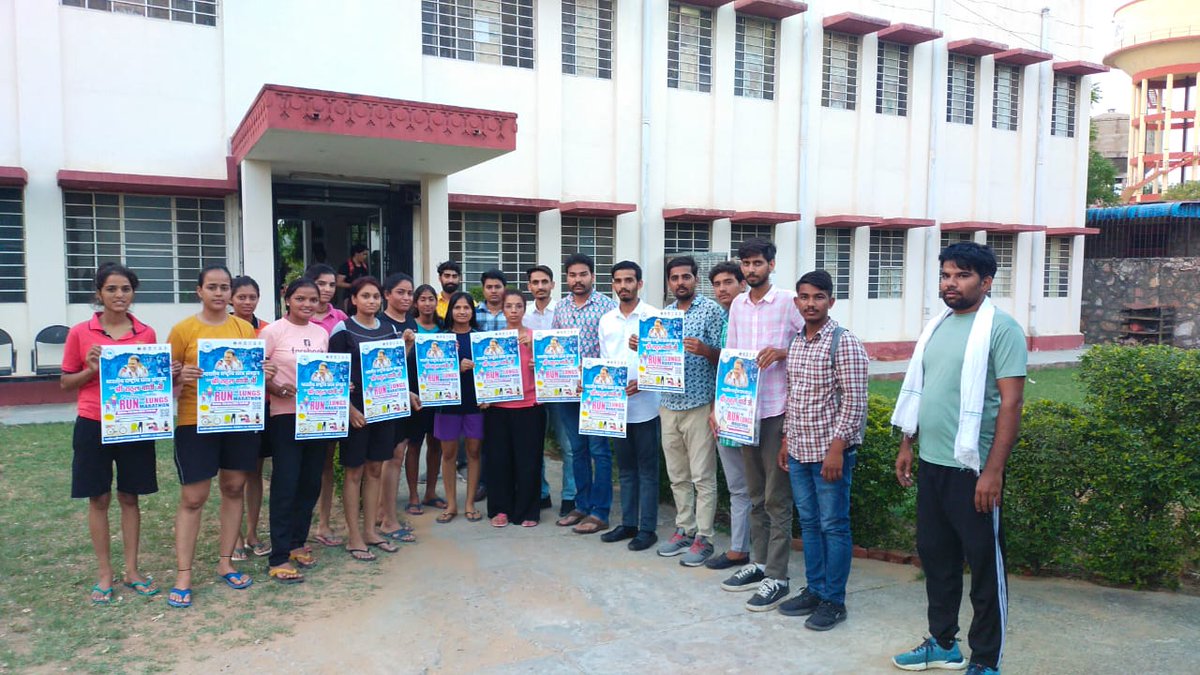 MukeshMeghMkn's tweet photo. NSUI द्वारा देश के नेता श्री @RahulGandhi जी के जन्मदिन के उपलक्ष पर आयोजित #RunForLungs मैराथन का @NSUIRajasthan प्रदेश अध्यक्ष श्री @withabhinsui जी ने पोस्टर विमोचन किया और राजस्थान विश्वविद्यालय की महिला छात्रावासों में जाकर इस कार्यक्रम में सम्मिलित होने के लिए आमंत्रित किया https://t.co/Hy8FDxmbBB