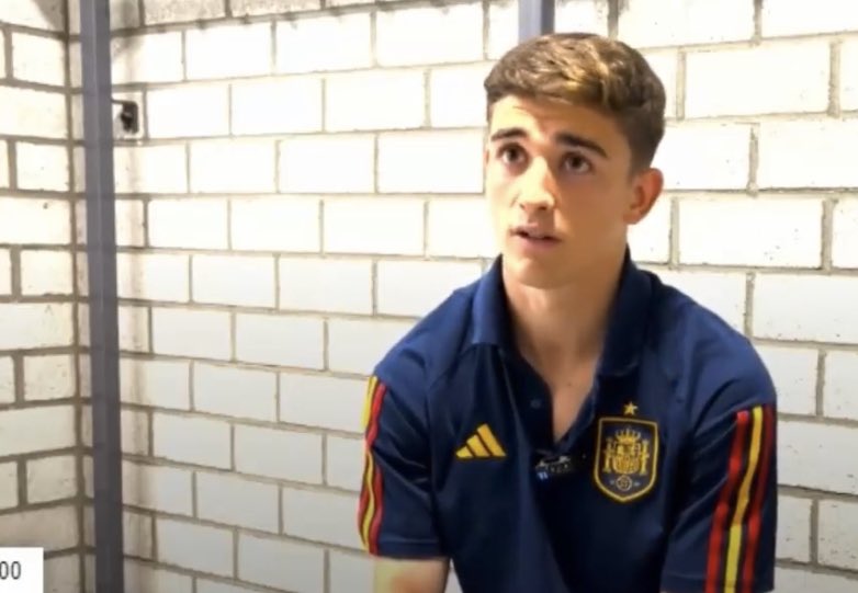 Somhiseremfcb's tweet photo. 🗣️ Gavi: “Es cierto que el Barça no está en un buen momento económico, hemos subido y tenemos muchos jóvenes de la cantera muy Buenos, el Madrid me da igual que fiche a quien quiera, me da exactamente igual, tendremos lo nuestro e iremos a muerte siempre”. https://t.co/P8HJKK2KwF