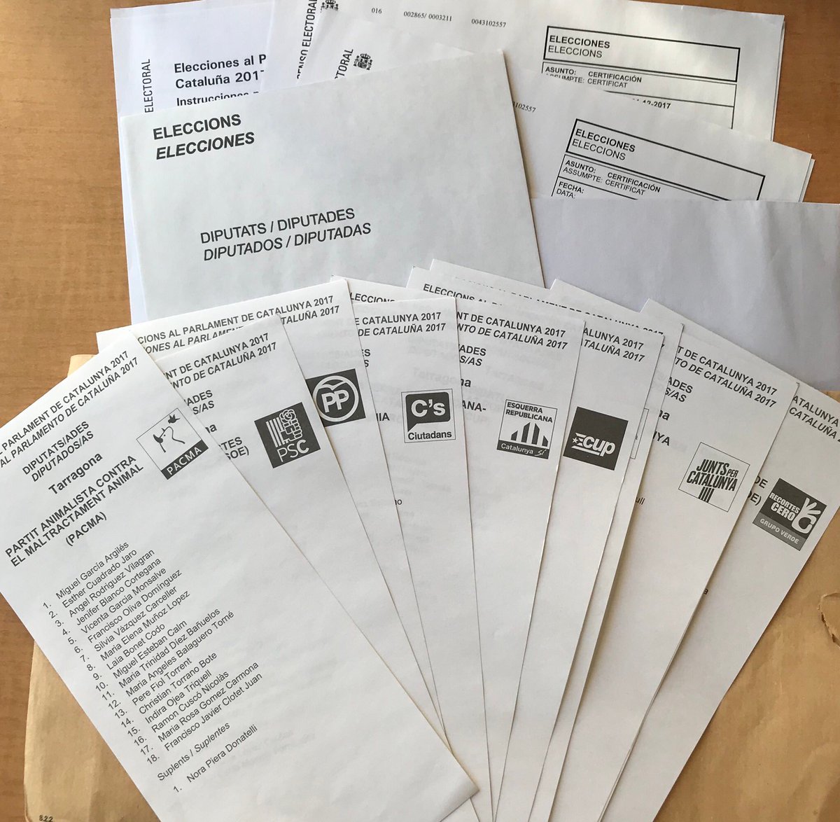 El #23J
#Abstenció o
#VotUnitari

L'última reforma d la LOREG permet introduir + d'1 papereta i a cada una escriure un %, p.ex.
CUP 50%
ERC 30%
Junts 20%
👉Ha de sumar 100%!

Si ets molt d'esquerres pots fer:
CUP 50%
Sumar 40%
ERC 10%

2, 3, 4... 100% No és il·legal! #VotUnitari