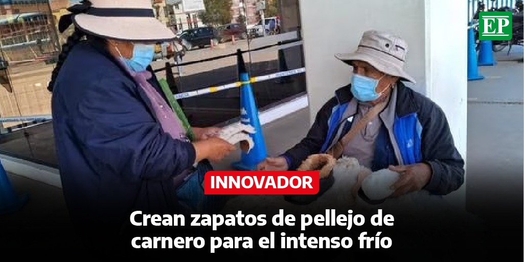 Diario_EP's tweet image. #Perú | Edil Beltrán Gutiérrez es un artesano de #Huancayo que ha creado unos zapatos de cuero por fuera y lana abrigadora de #carnero en el interior, ello para aplacar el #intensofrío. Según cuenta, el material abriga y no genera sudoración.

”Para elaborar estos zapatos, compró