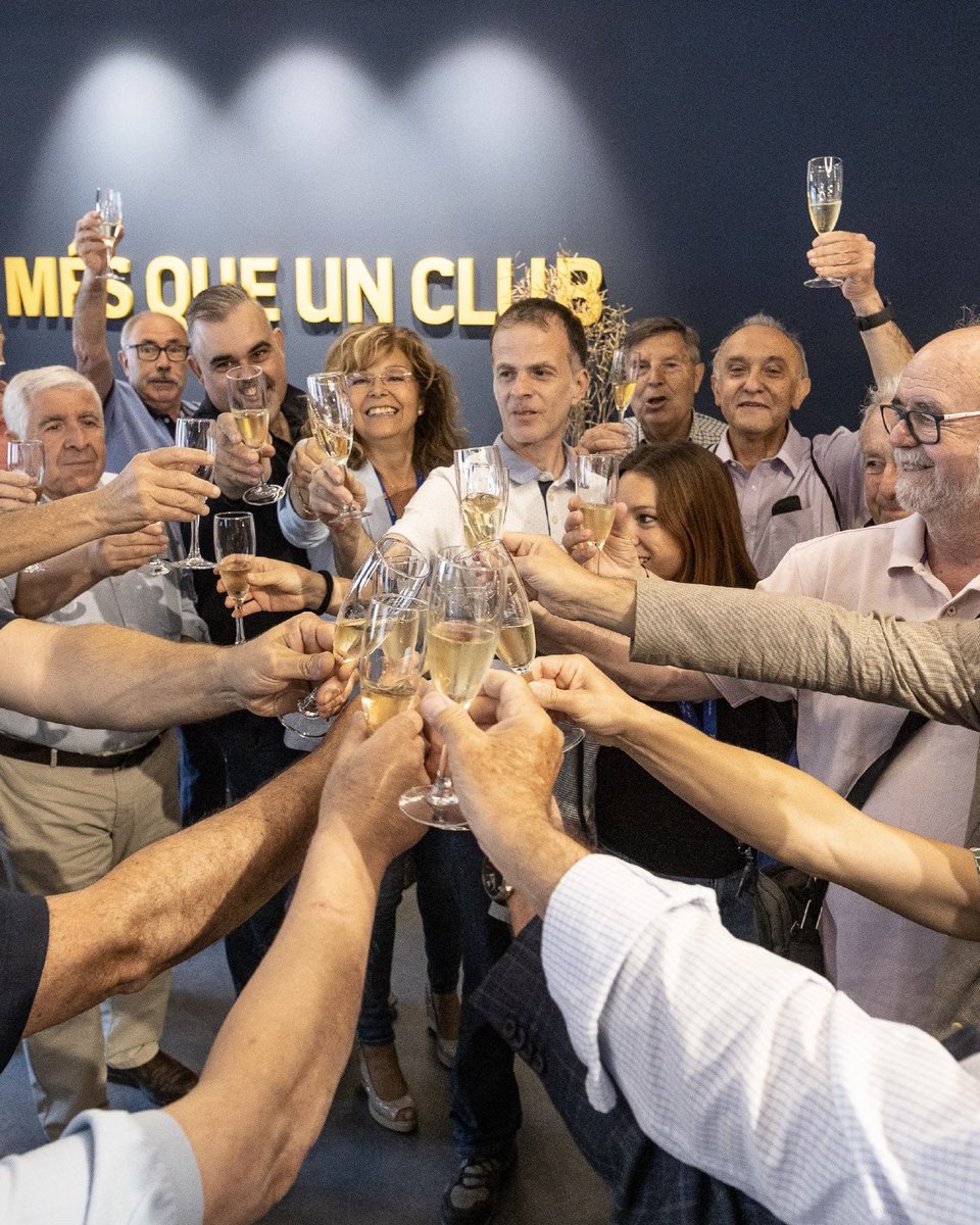 FundacioFCB's tweet image. Closing event of the #RobotPol volunteering program. 🤖
We would like to express our gratitude to all the volunteers who have made this project possible. Without you, it wouldn&apos;t have been the same. 🧡