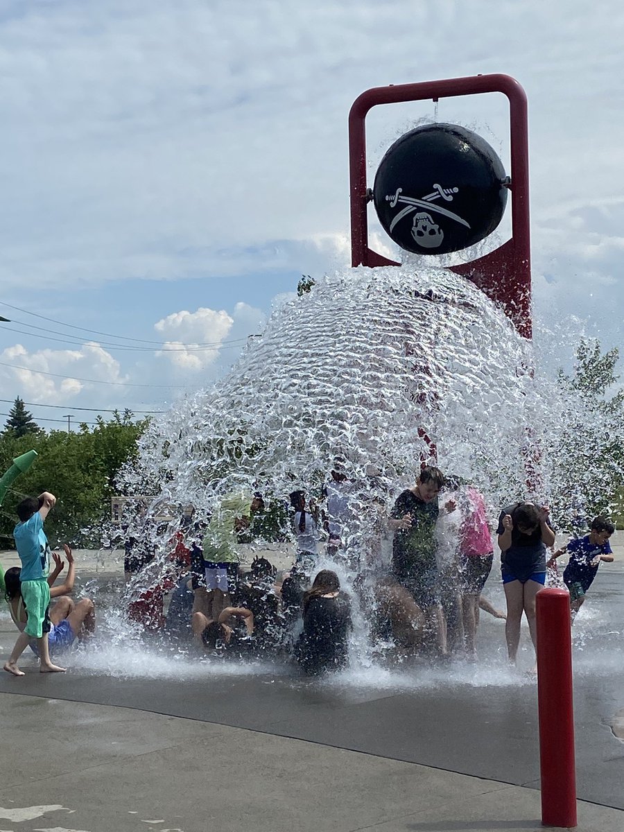 a_orlea's tweet photo. Summer fun is already on the roll @qepsottawa @OCDSB Students from various divisions are engaging in various outdoor activities and day trips @OCDSBoec #biking #tryitaday #summeractivityfun https://t.co/D62Io14fey