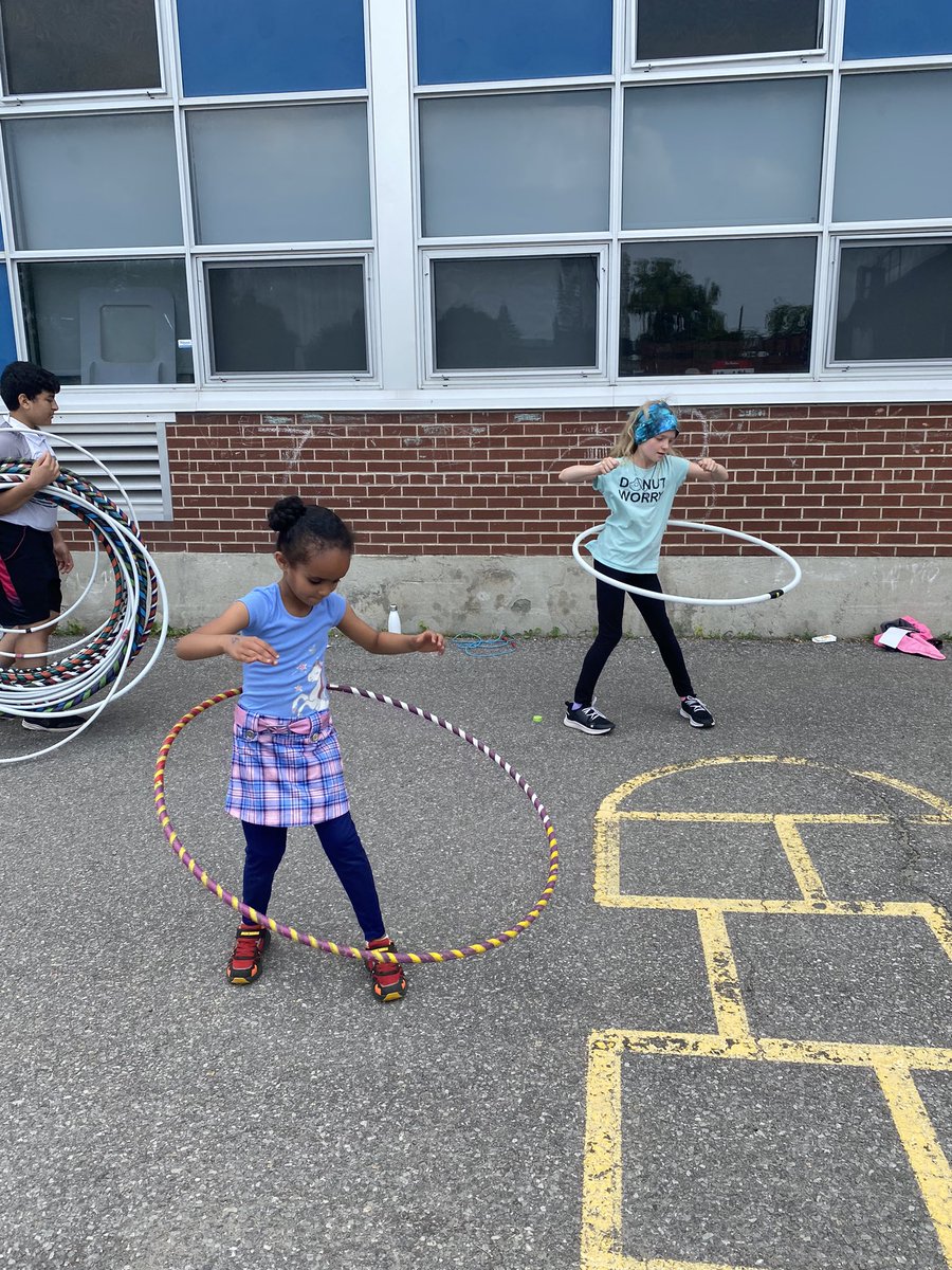 a_orlea's tweet photo. Summer fun is already on the roll @qepsottawa @OCDSB Students from various divisions are engaging in various outdoor activities and day trips @OCDSBoec #biking #tryitaday #summeractivityfun https://t.co/D62Io14fey
