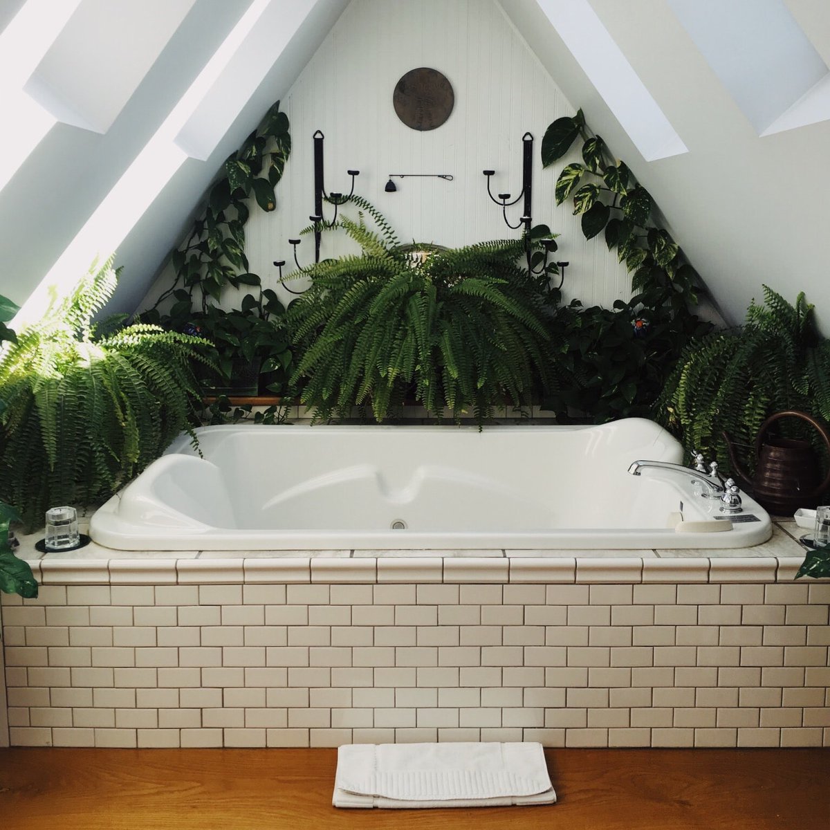 Is the greenery in this bathroom relaxing or overwhelming?

#remax #realtor #homes #fairfieldhomes #fairfield #realestate #homesforsale #remaxagent #fairfieldcounty #fairfieldca #fairfieldrealestate #fairfieldrealestateagent #spanishspeakingrealtor... facebook.com/78604295814058…