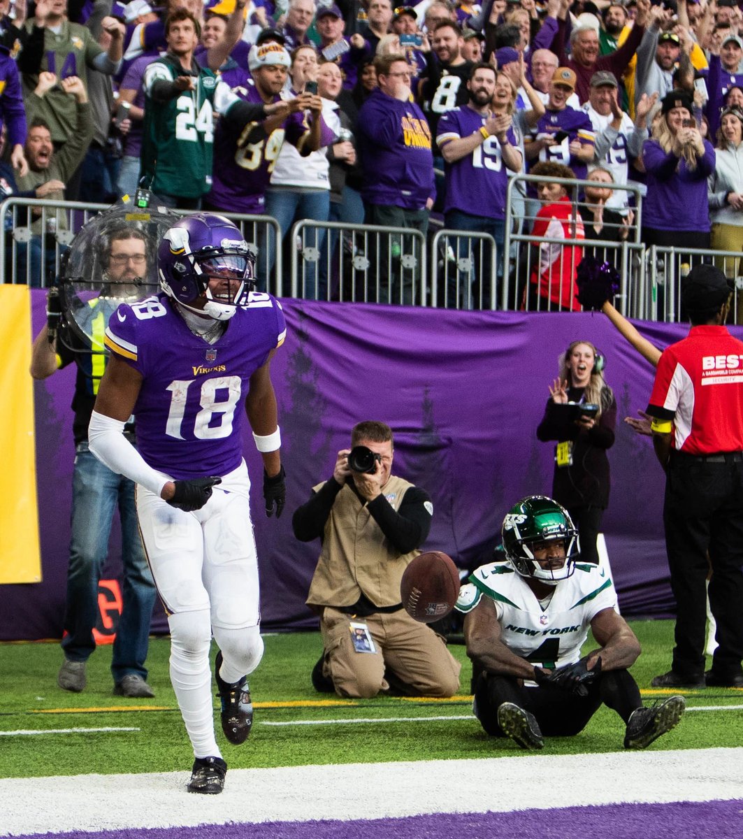 Vikings's tweet photo. Most receiving yards by a player in the NFL before turning 25  

1. @RandyMoss - 5,396 
2. @JJettas2 - 4,825*

*turned 24 today https://t.co/g9sfQwEI3i