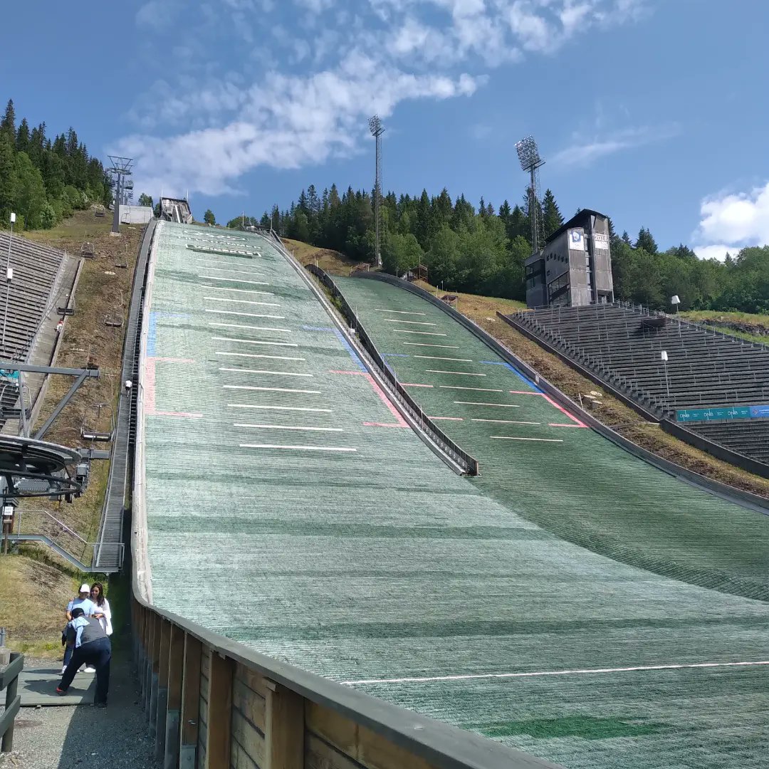 As part of our tour around Lillehammer we visited the Olympic Museum and Lysgårdsbakken⛷️🏟🔥
#Lillehammer1994 #Olympics #Norway