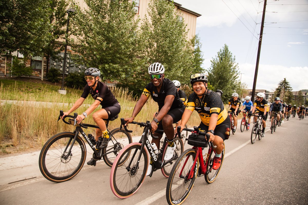 sbtgrvl's tweet image. It's a 3 ride #sbtgrvl weekend! From a Happy Hour spin this evening with @DenverBeerCo to a family-friendly Saturday morning @JusticeRiderz rollout in Denver,  to a junior's ride with #thecycleeffect in Steamboat: mailchi.mp/sbtgrvl/june-s…