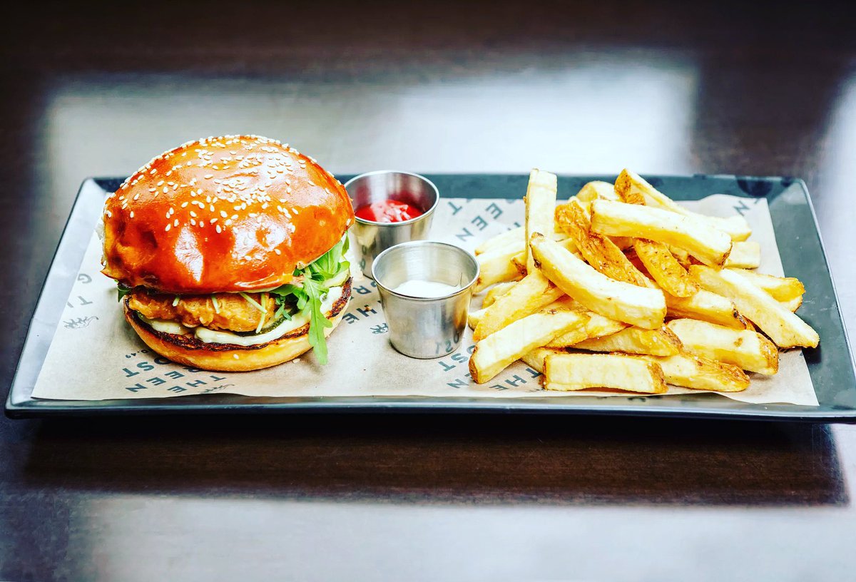 Whats for your lunch today? Swing by our cafe for our delicious Fish Sandwich: cider battered haddock, tartar sauce, frisée, courgette pickle, seeded-brioche bun and side of our house-made chips! 😋

#greenpostcafe #lunch #lunchideas #lunchinspo #friday #friyay #fryday