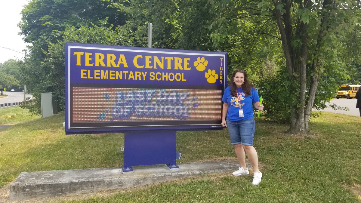 Happy #lastdayofschool @TerraCentreES !💙🐯💛