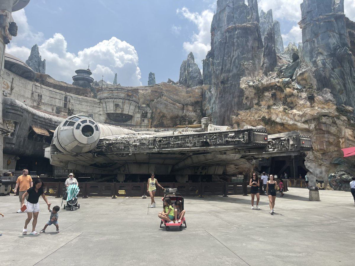 Yapılacaklar listesinden bir şeyi daha eksilttim . Disney world star Wars  😁