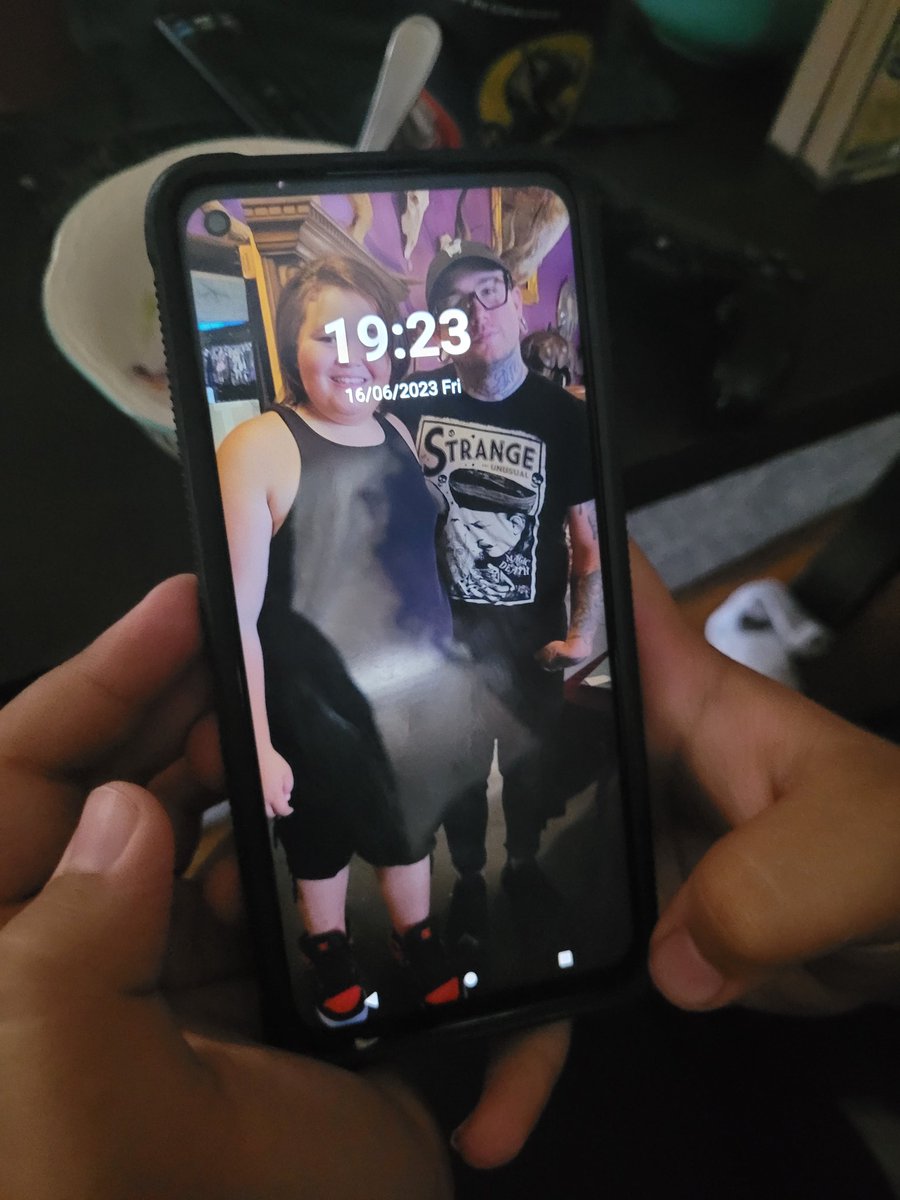 Ladyko12O's tweet photo. My son was so happy to meet you that he put his picture as his wallpaper @JoshBalz https://t.co/OSkRDuoj6k