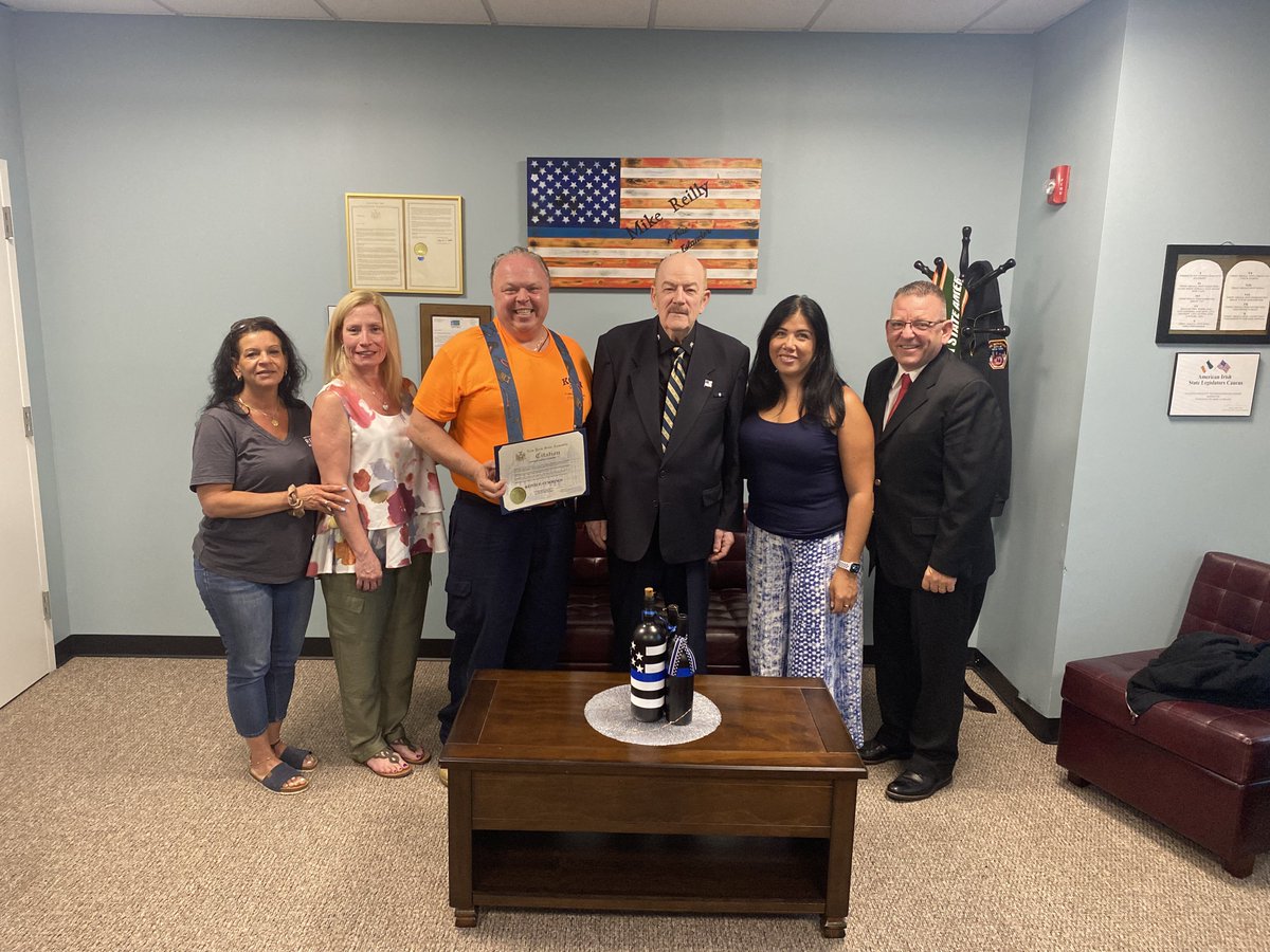 TeamReillyNY's tweet photo. Some #goodnews to start the weekend: Today I met with two people whose selfless service to the #StatenIsland community was deserving of recognition.

Learn more about Keith Cummings, proprietor of KCM Plumbing, and Vincent Mirabella, distinguished Eagle Scout, in the next tweet… https://t.co/9SyBxjQay5