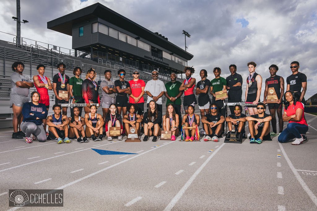 HHHSKnightsTF's tweet photo. One team, one Goal, one District ( minus our Roos who couldn’t make it 😢) #WEAREKISD,big shout out to CChelles photography for the photo shoot. https://t.co/os2YK7gRp1