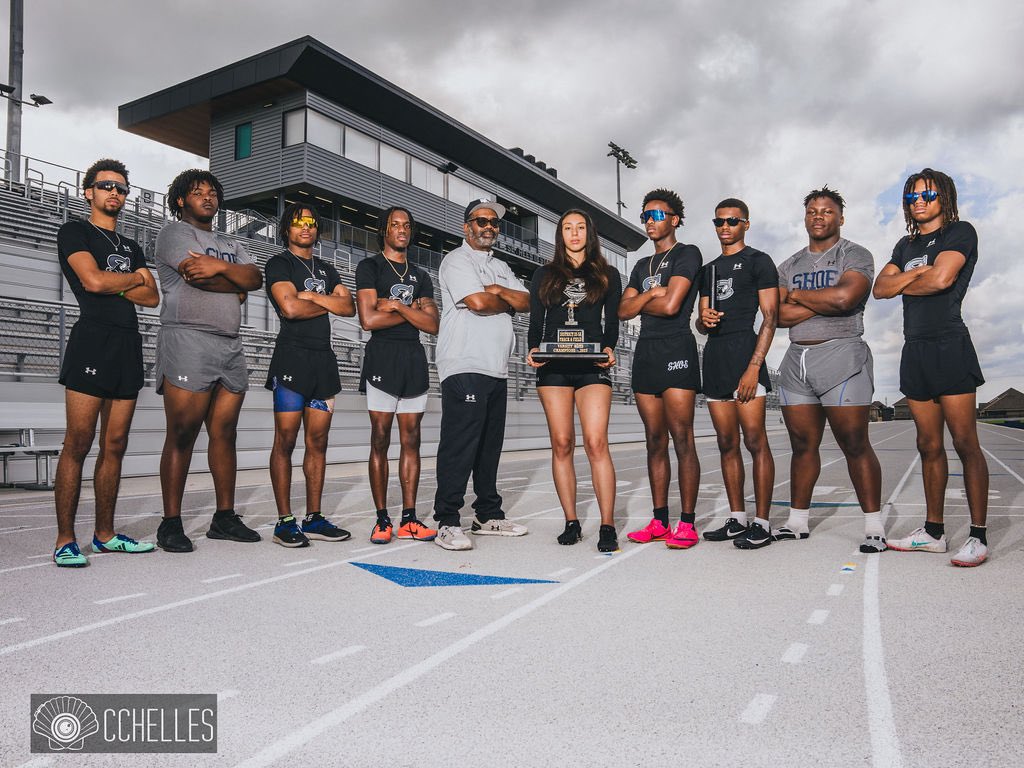HHHSKnightsTF's tweet photo. One team, one Goal, one District ( minus our Roos who couldn’t make it 😢) #WEAREKISD,big shout out to CChelles photography for the photo shoot. https://t.co/os2YK7gRp1