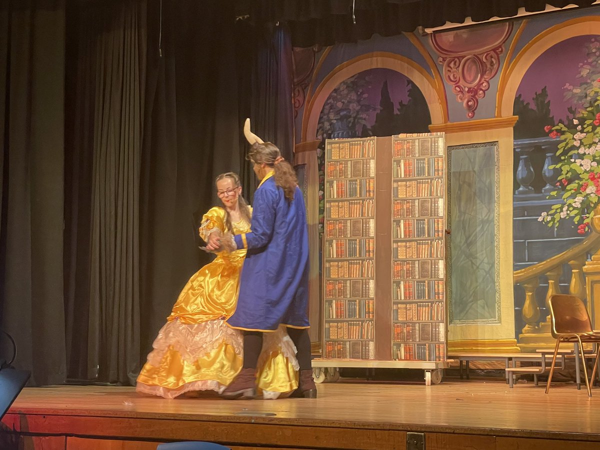 BellshillA's tweet photo. An amazing performance tonight. What a cast ⭐️⭐️⭐️⭐️🌹⭐️⭐️⭐️⭐️ https://t.co/KQFFyXFiwl