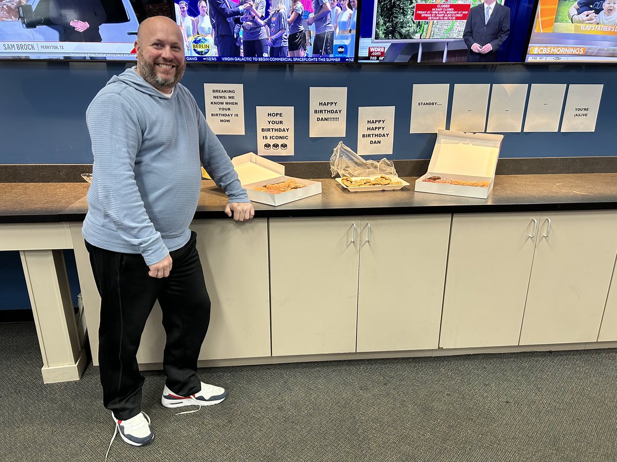 Ordinarily, I’m not a fan of birthdays (or tying shoes, apparently), but I’ll admit that this was pretty awesome. <a href="/WLKYAlex/">Alex Durham</a> @morgangelic @jenniferosting1 <a href="/caraygrace/">Caray Grace</a>