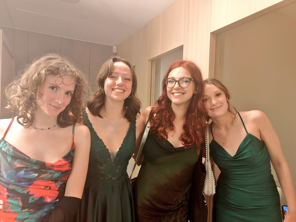 Class of 2023! #weloveyou #biology4lyfe #sunshineonleith