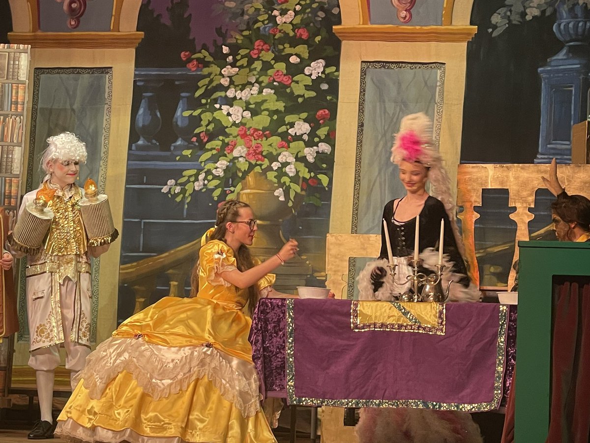 BellshillA's tweet photo. More pics of our amazing show ⭐️🌹⭐️ https://t.co/5PWSttssfE