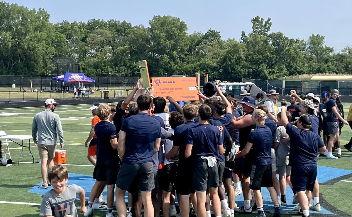 RocketNation1's tweet photo. Rochester Rockets 🏈 Team are Back to Back Chicago Bears 7on7/Linemen Champions! Thank you @BearsOutreach @usnikefootball https://t.co/eb2fLiqVtP
