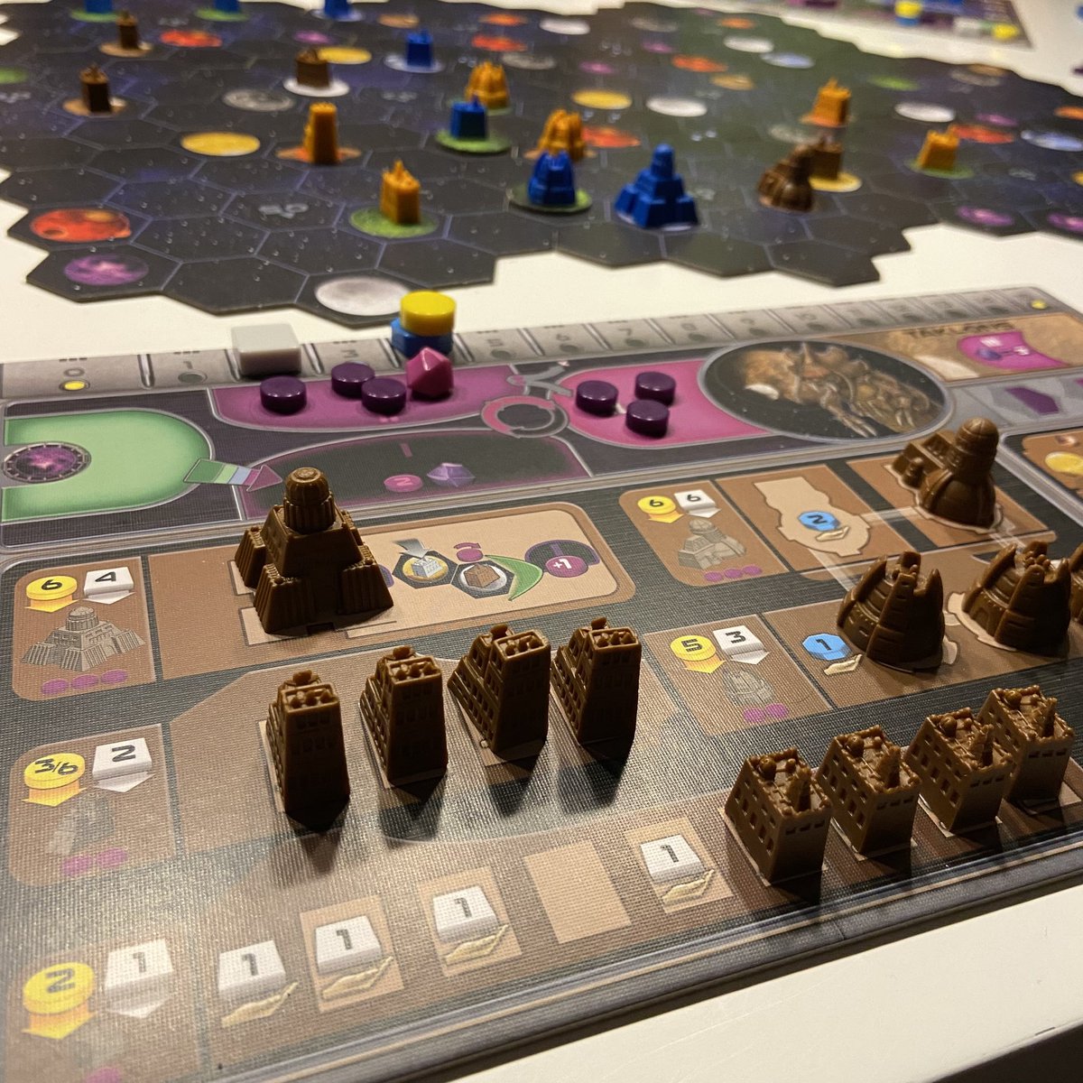 pjenke's tweet image. #GaiaProject zu dritt bei @jdn_hamburg . Mein lieber Scholli, da steckt Verzahnung drin. Kann mir aber gut vorstellen, das nochmal weiter zu erkunden. #brettspiele