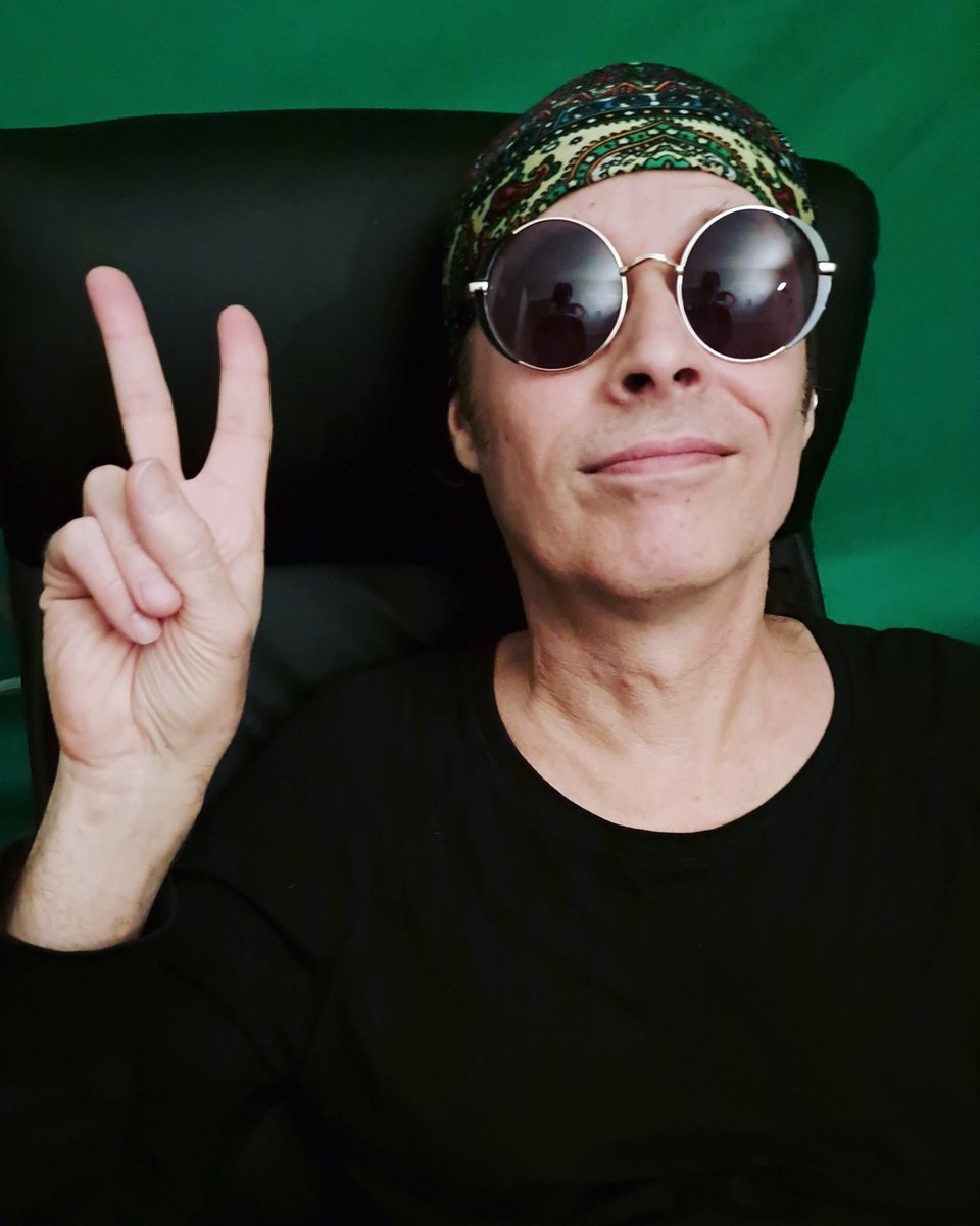 DallasPerkins's tweet photo. Wishing you all a fabulous, groove heavy weekend! #DallasPerkins #Dalchemy #Guitarist #PeaceLove https://t.co/jS2GH7djRW