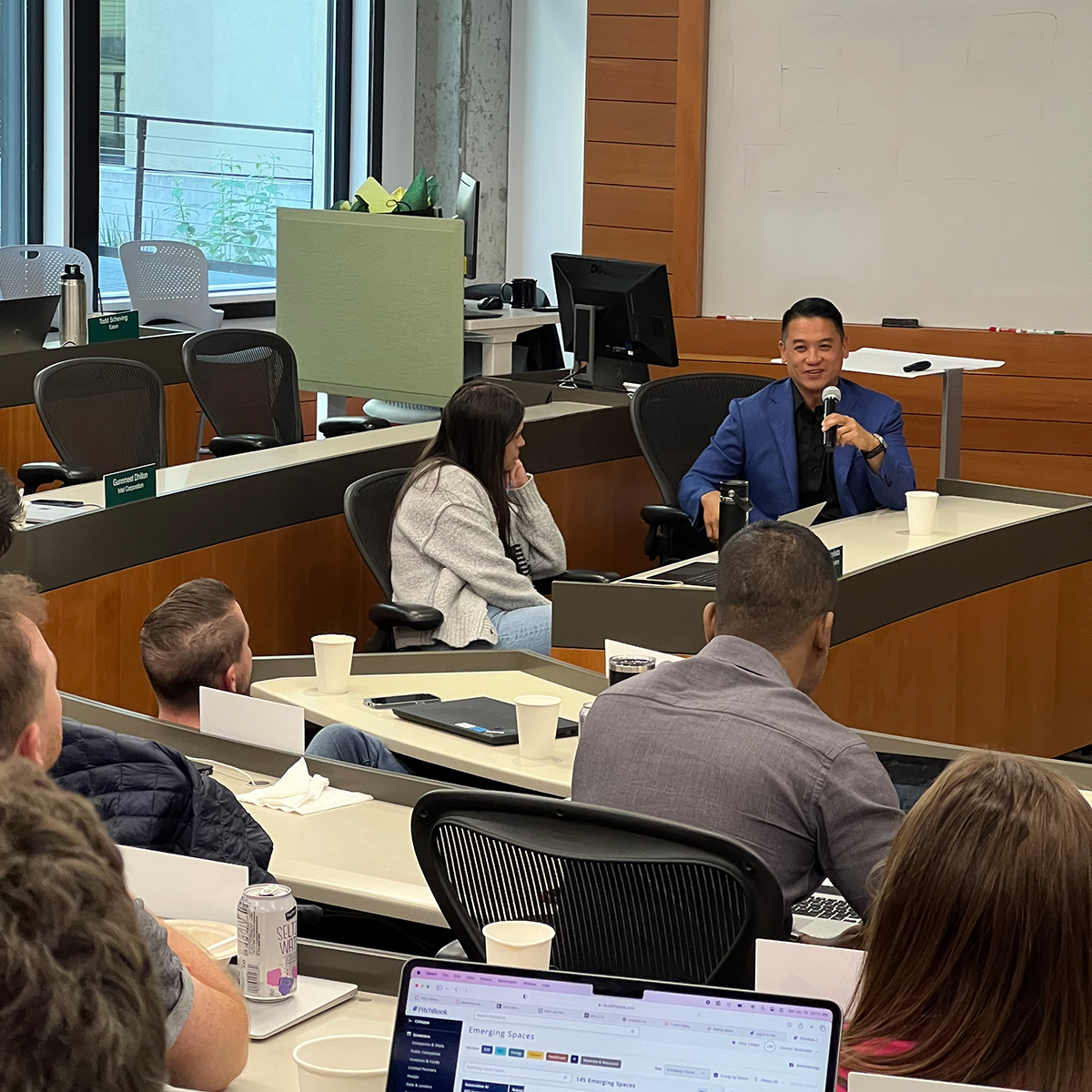 OEMBA's tweet image. Students heard from @FleetNurse founder Israel Angeles, MBA '18, in Nathan Lillegard's Opportunity Recognition class last week. Thanks for sharing your entrepreneurial journey, Israel! 💚💛🦆💚💛🦆

#OEMBAproud #class32 #entrepreneurship #startup #innovation #leadership