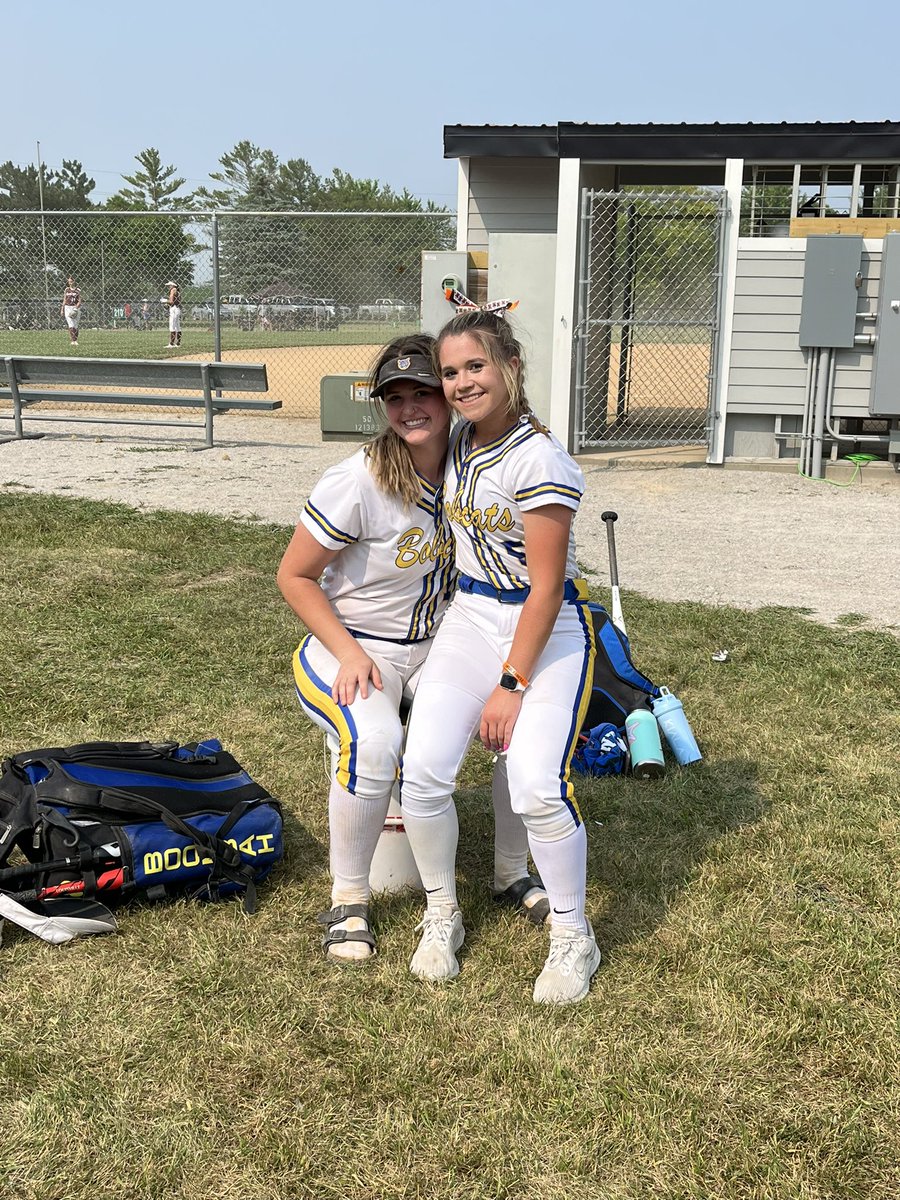 Tha Bobcats had a really good day 1 at the Roland Story Tournament.  We started the day with a win over previously undefeated and 3A #4 Estherville Lincoln Central 14-0(5). The player of the game was Jessa DeMoss with the 5 hit shutout.  1/2