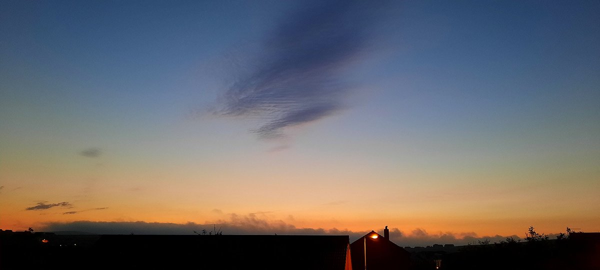 It's Friday night and it's MIDNIGHT so it's time for a special #midsummer episode of 'How light is it in #Orkney at 12am this week?'

Believe it or not, it's THIS LIGHT! 🌞