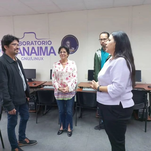 unibolivariana's tweet photo. #EsNoticia // Este #15Jun, en el marco de la Firma del Convenio entre la #UBV y el #CNTI, Sandra Oblitas Ruzza, Ministra para la Educación Universitaria y Carlos Parra, Presidente del CNTI, aperturan laboratorios de Software y Hardware en la UBV Caracas.

#NoMásAgresiónYankee https://t.co/58tK6cAurI