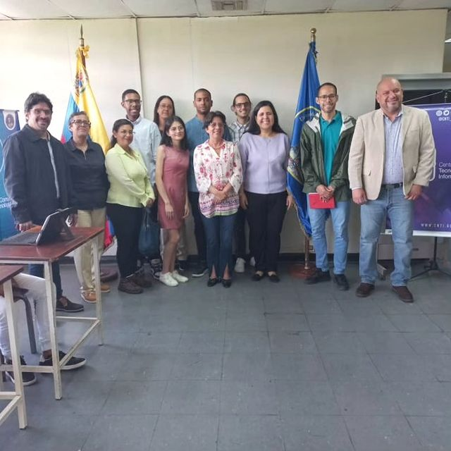 unibolivariana's tweet photo. #EsNoticia // Este #15Jun, en el marco de la Firma del Convenio entre la #UBV y el #CNTI, Sandra Oblitas Ruzza, Ministra para la Educación Universitaria y Carlos Parra, Presidente del CNTI, aperturan laboratorios de Software y Hardware en la UBV Caracas.

#NoMásAgresiónYankee https://t.co/58tK6cAurI
