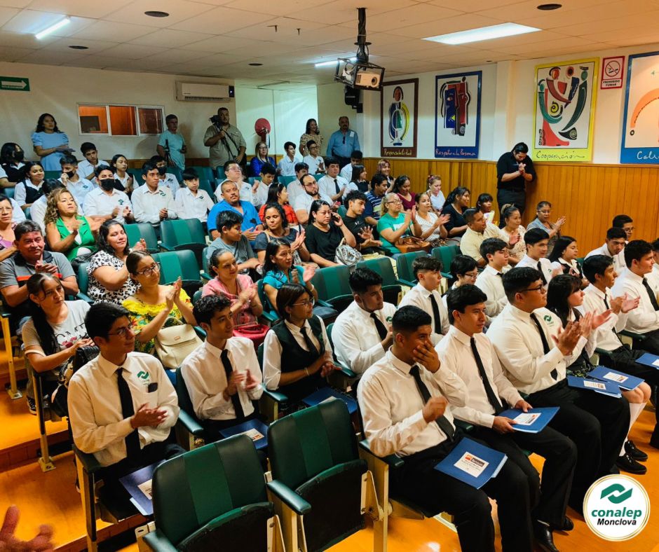 🎖️9ª entrega de Becas al Mérito Roberto Rocca 2023 de la fundación @TerniumMexico.
✅Evento presidido por el Ing. @alfiovegap Director @ConalepCoahuila, Dra. @Deyanira_Ter y el Ing. José Luis Villarreal Murillo - Director de Recursos Humanos de Ternium.
#OrgullosamenteCONALEP