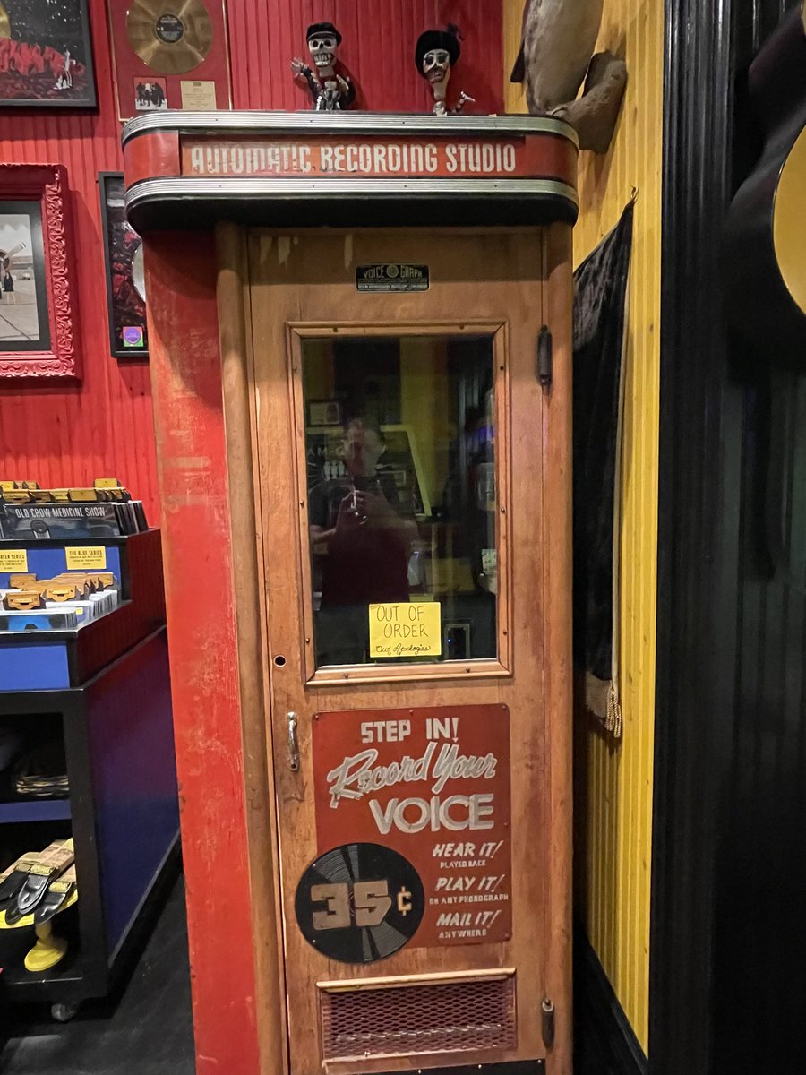 Awesome visit to @ThirdManRRS in Nashville. Enjoyed the behind the scenes tour (sorry, no photography permitted). Saw the Blue Room Bar and it’s Direct to Disc studio! #thirdmanrecords #Nashville