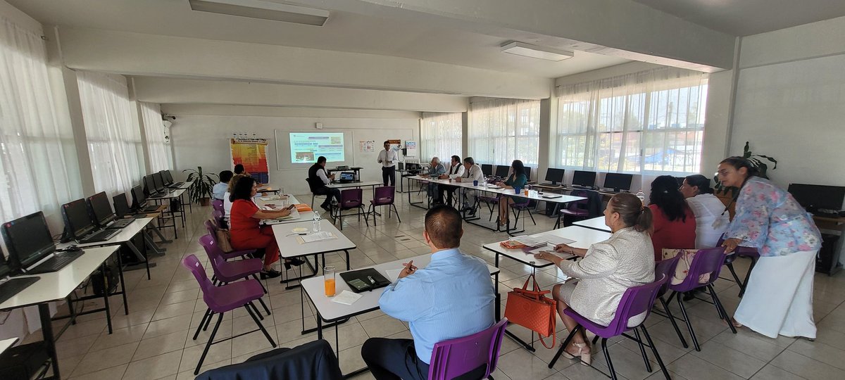 Mtralulusanz's tweet photo. El día de hoy trabajamos el Proyecto de Acompañamiento con los Supervisores Escolares de Secundaria, en donde reflexiónamos nuestras debilidades y fortalezas con el fin de mejorar el servicio educativo de nuestros niños, niñas y adolescentes mexiquenses!!!
Buenas tardes. 🙋‍♀️ https://t.co/rEEfsxc5az