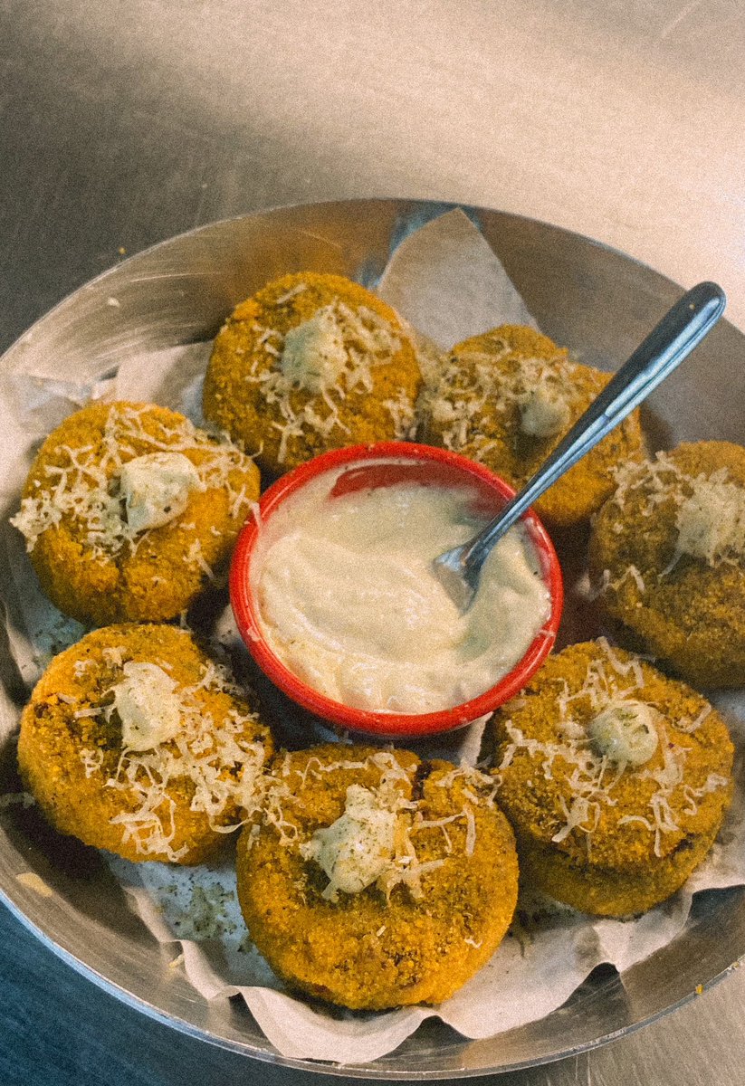 reysland's tweet photo. Que isso chegue em quantas pessoas puder chegar, mas gente!! esse é o meu irmão e ele é um puta chef que tá tentando mostrar o talento dele em Campinas com a comida extremamente deliciosa que faz! 
Quem for de Campinas e região e puder dar uma moral pro negócio dele 🥹 https://t.co/1x0hNmx84E